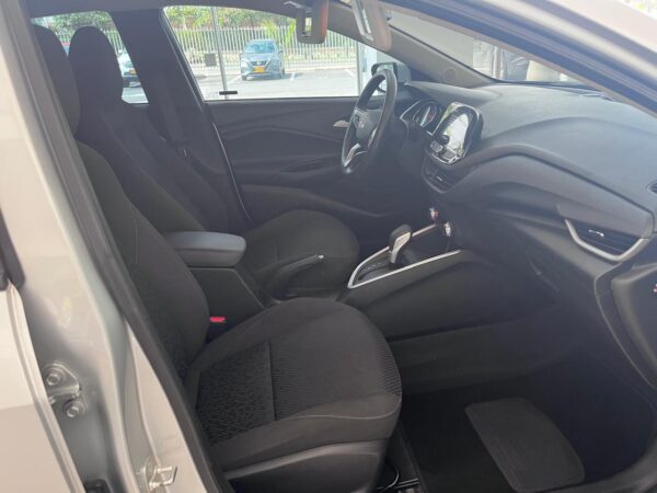 Chevrolet Onix LTZ 1.0 Turbo AT 2wd gasolina Sedan - Image 17