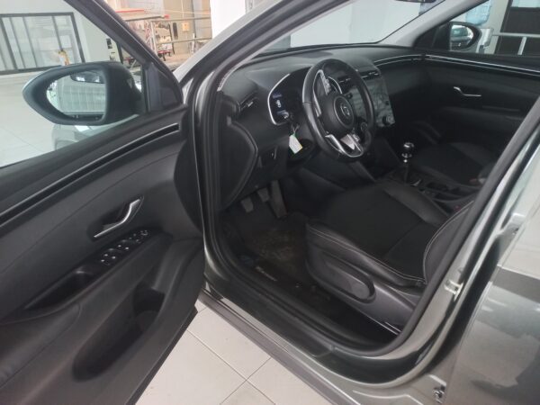 Hyundai Tucson  NX4 Attraction Manual 4X2 - Image 12