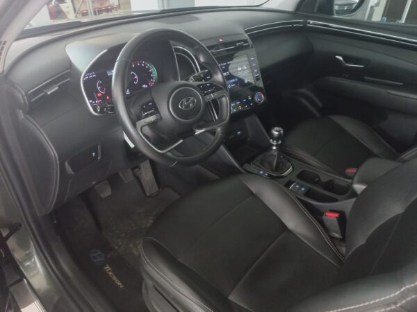 Hyundai Tucson  NX4 Attraction Manual 4X2 - Image 13