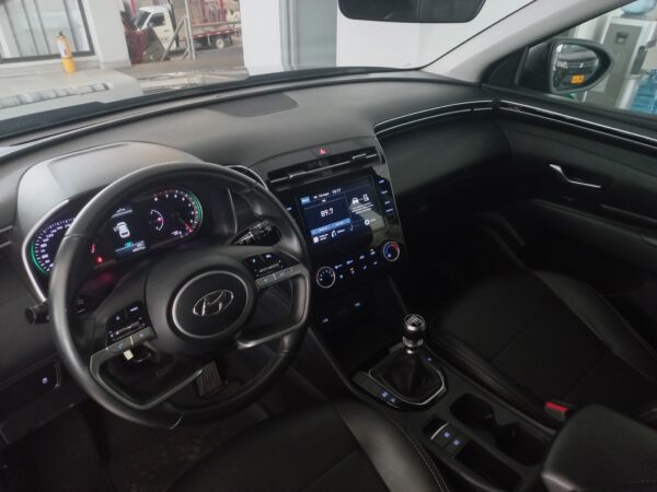 Hyundai Tucson  NX4 Attraction Manual 4X2 - Image 14