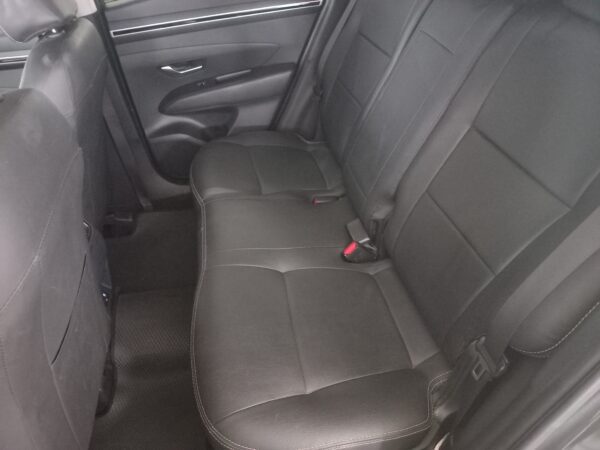 Hyundai Tucson  NX4 Attraction Manual 4X2 - Image 16