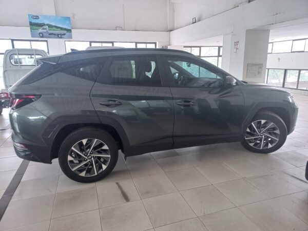 Hyundai Tucson  NX4 Attraction Manual 4X2 - Image 10