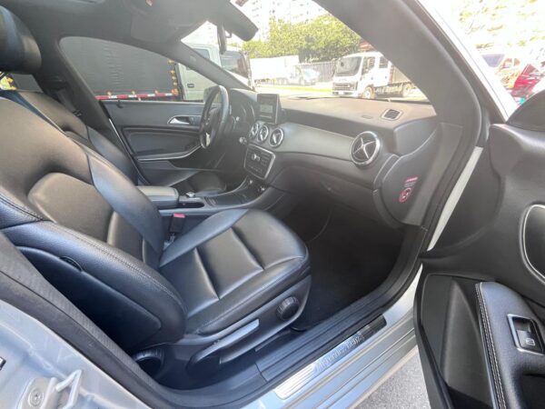 MERCEDES BENZ CA200 2014 - Image 18
