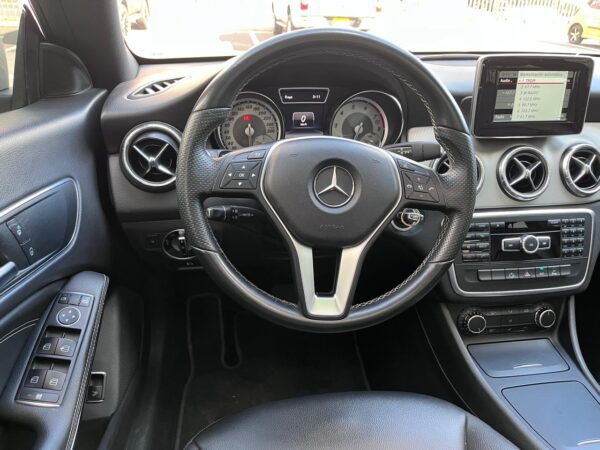 MERCEDES BENZ CA200 2014 - Image 10