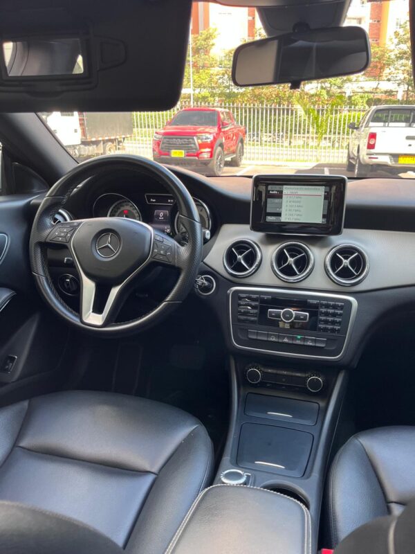 MERCEDES BENZ CA200 2014 - Image 9